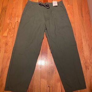 Forever21 Olive Green 3/4 Capri Pleated Jean